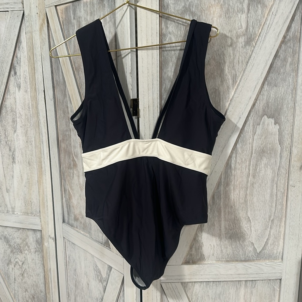 Bathing suit - Picture 3 of 4